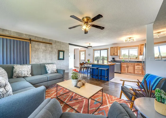 Family-friendly Rental: Yard, Patio! *