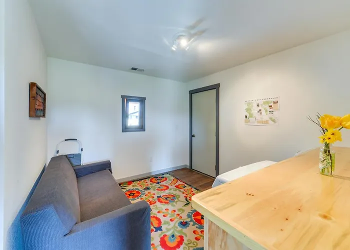 Family-friendly Rental: Yard, Patio!