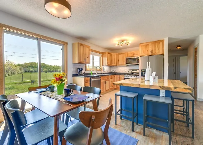 Family-friendly Rental: Yard, Patio!