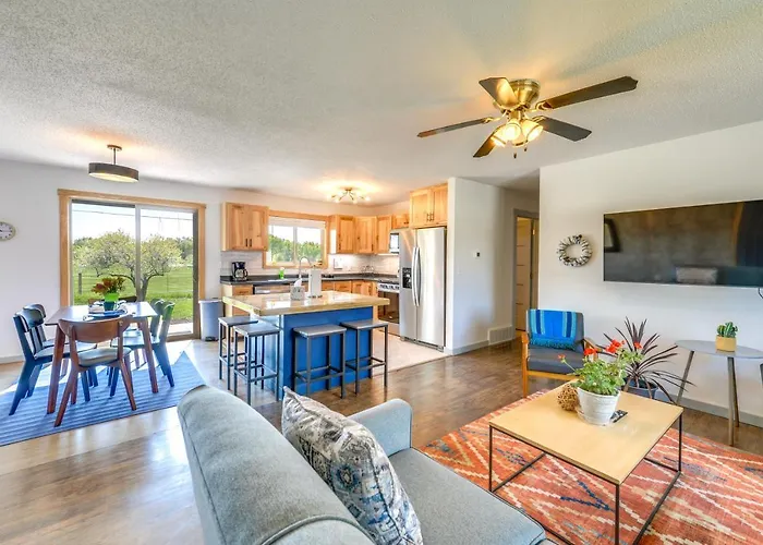 Family-friendly Rental: Yard, Patio! *