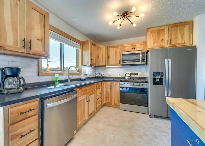 Family-friendly Rental: Yard, Patio! * Lander
