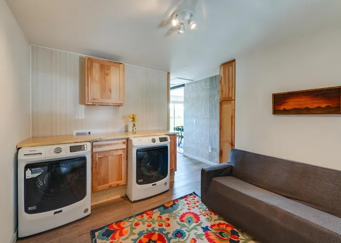 Family-friendly Rental: Yard, Patio! *