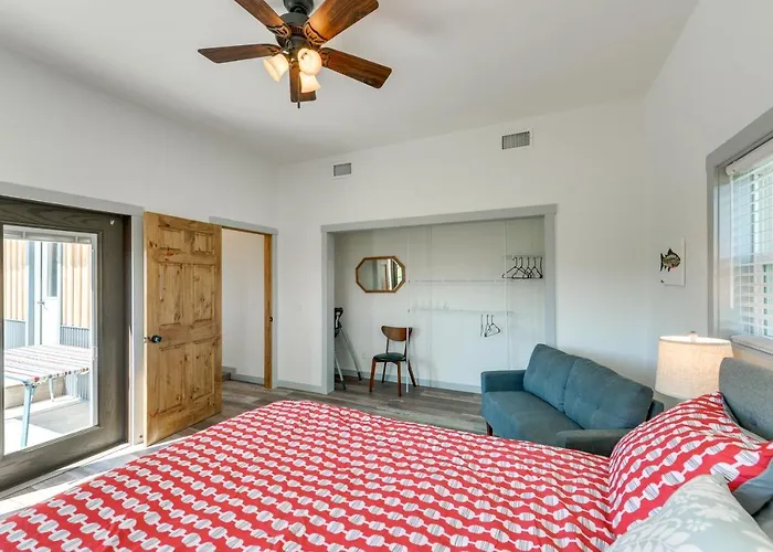 Family-friendly Rental: Yard, Patio! Vakantiehuis Lander