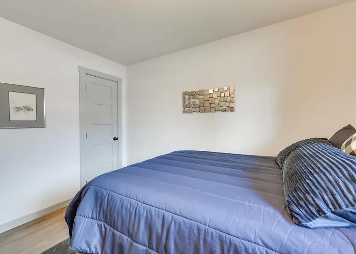 Vakantiehuis Family-friendly Rental: Yard, Patio! *