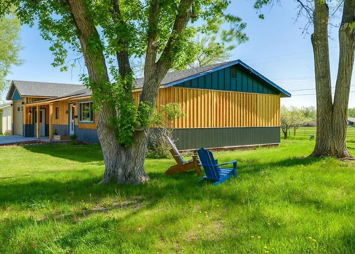 Family-friendly Rental: Yard, Patio! Lander