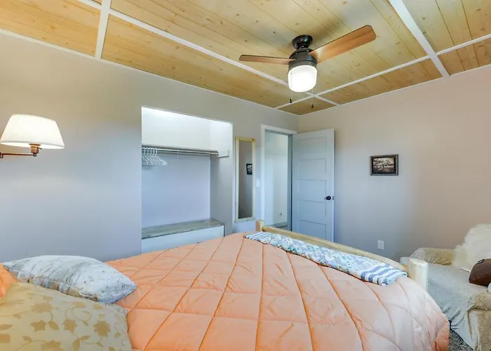 Сasa de vacaciones Family-friendly Rental: Yard, Patio! *