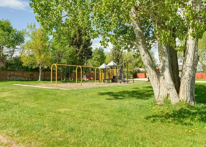 Family-friendly Rental: Yard, Patio! Сasa de vacaciones
